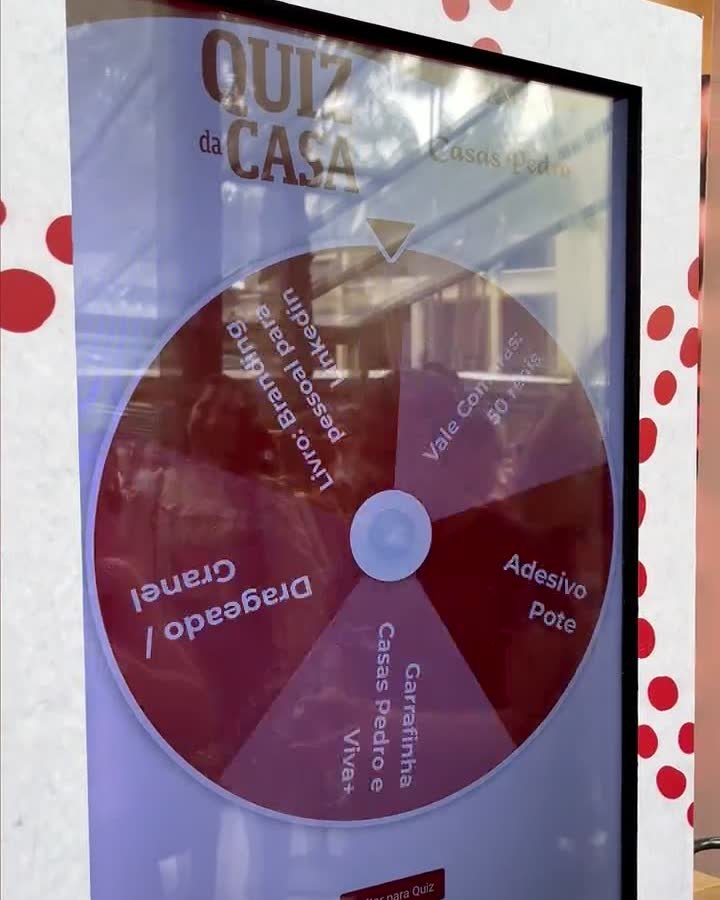 Roleta de prêmios na tela do totem durante o evento