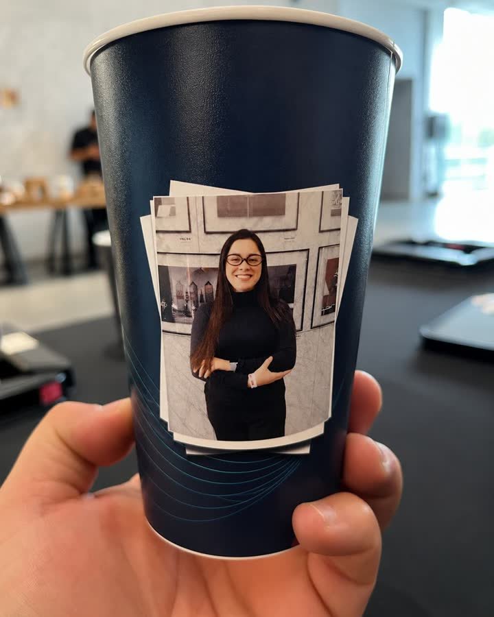 Copo personalizado com a foto da participante impressa